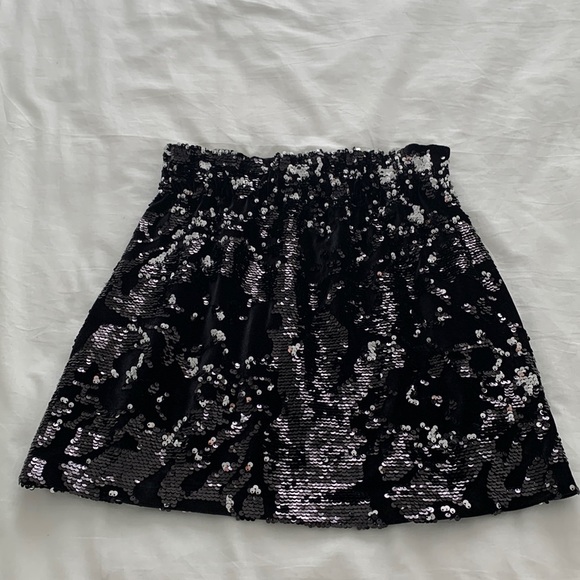 NWOT Zara Black Velvet Sequin Skirt size Small - Picture 2 of 5
